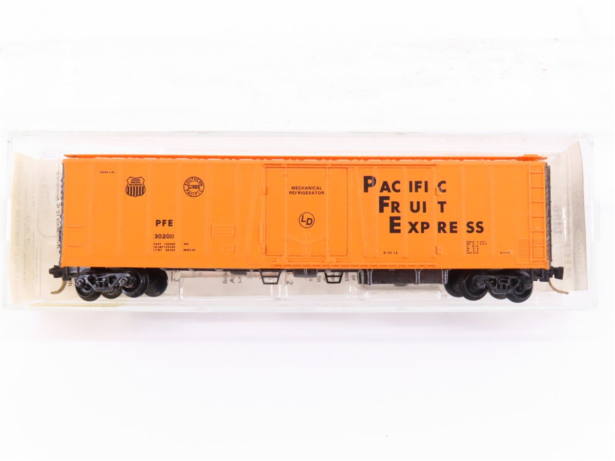 N Kadee Micro-Trains MTL 70010 PFE Pacific Fruit Express 51&#39; Reefer #302011