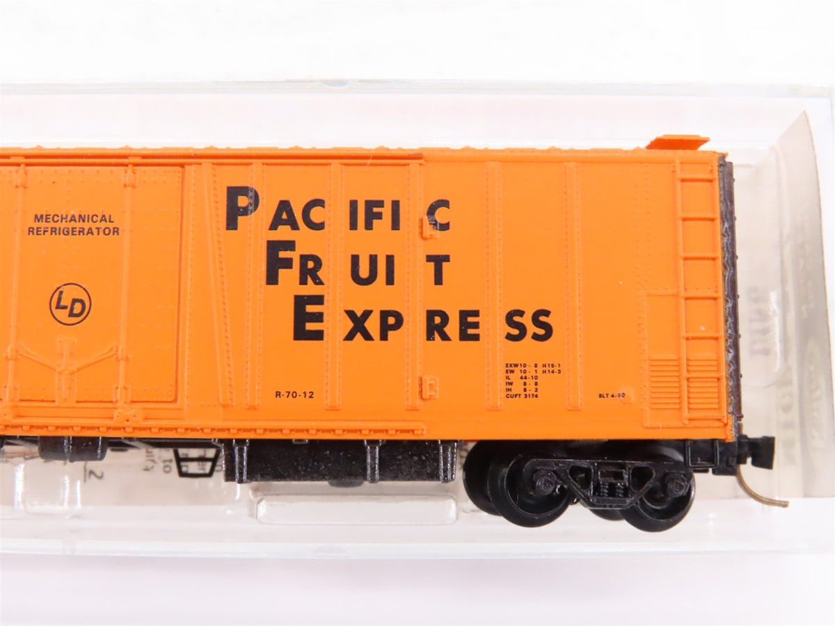 N Kadee Micro-Trains MTL 70010 PFE Pacific Fruit Express 51&#39; Reefer #302011