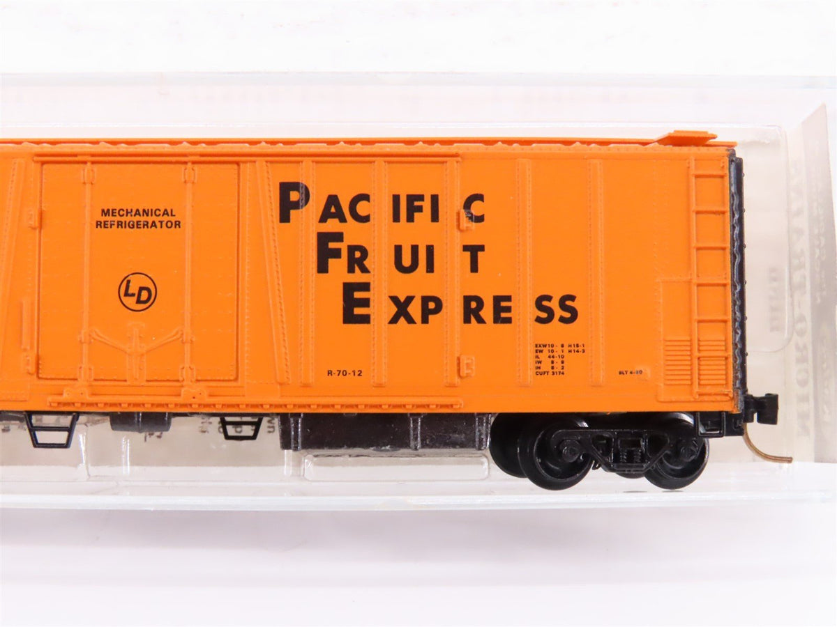 N Kadee Micro-Trains MTL 70010 PFE Pacific Fruit Express 51&#39; Reefer #302322