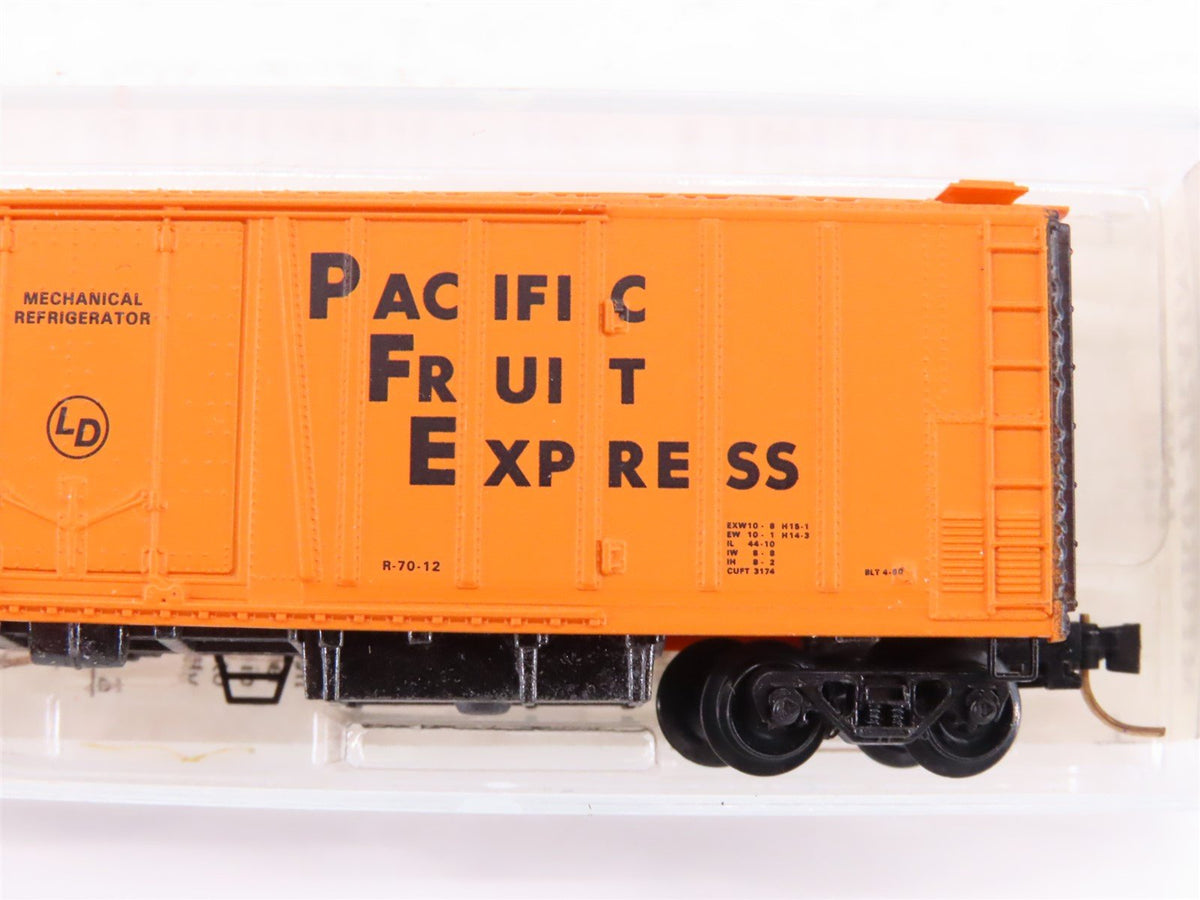 N Kadee Micro-Trains MTL 70010 PFE Pacific Fruit Express 51&#39; Reefer #302210