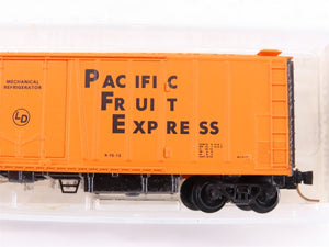 N Kadee Micro-Trains MTL 70010 PFE Pacific Fruit Express 51' Reefer #302210