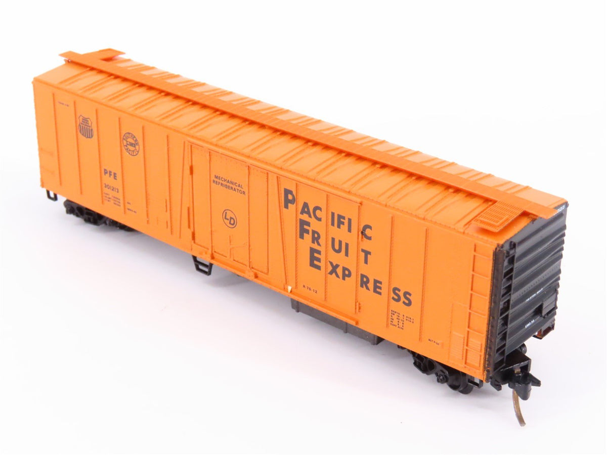 N Kadee Micro-Trains MTL 70010 PFE Pacific Fruit Express 51&#39; Reefer #301213