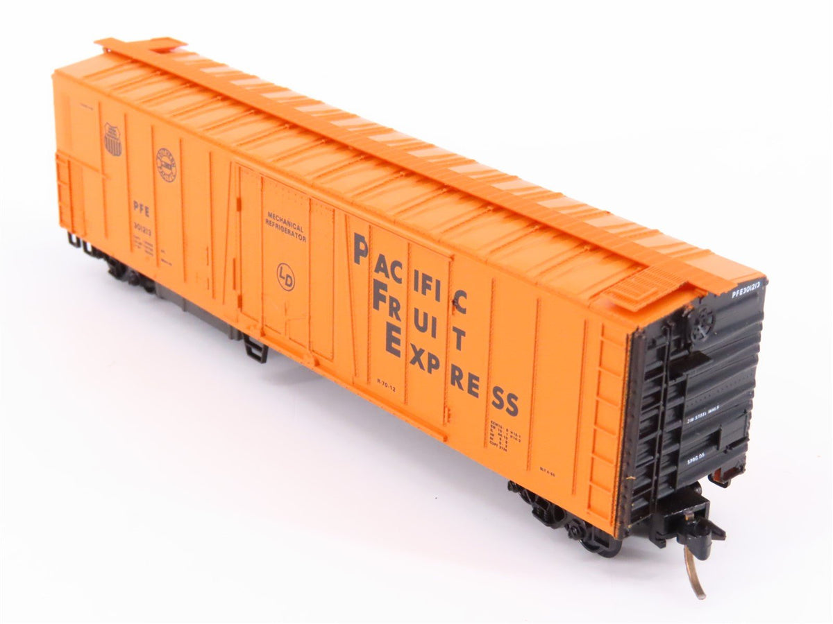 N Kadee Micro-Trains MTL 70010 PFE Pacific Fruit Express 51&#39; Reefer #301213