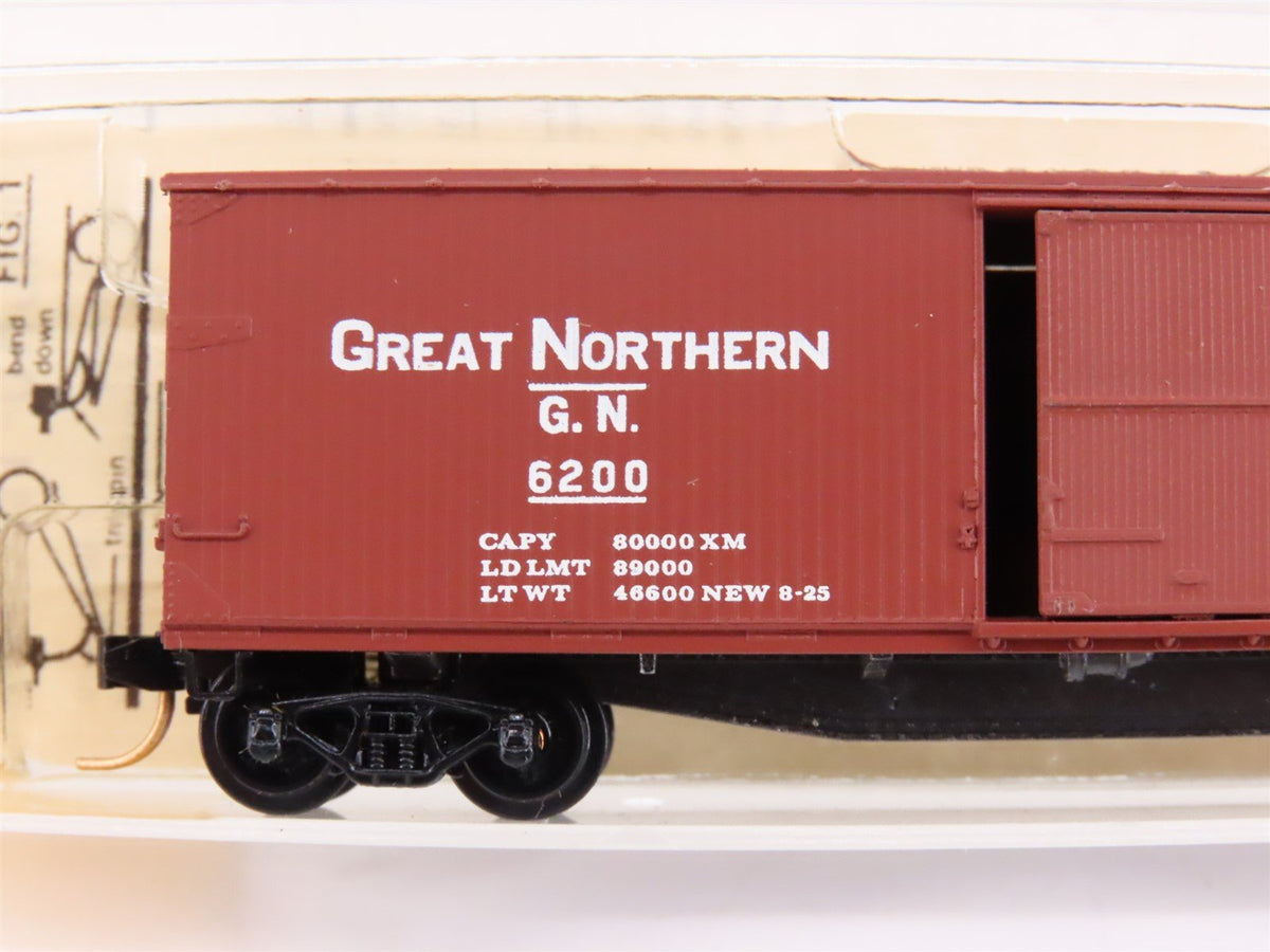 N Kadee Micro-Trains MTL 42080 GN Great Northern Glacier Park 40&#39; Box Car #6200