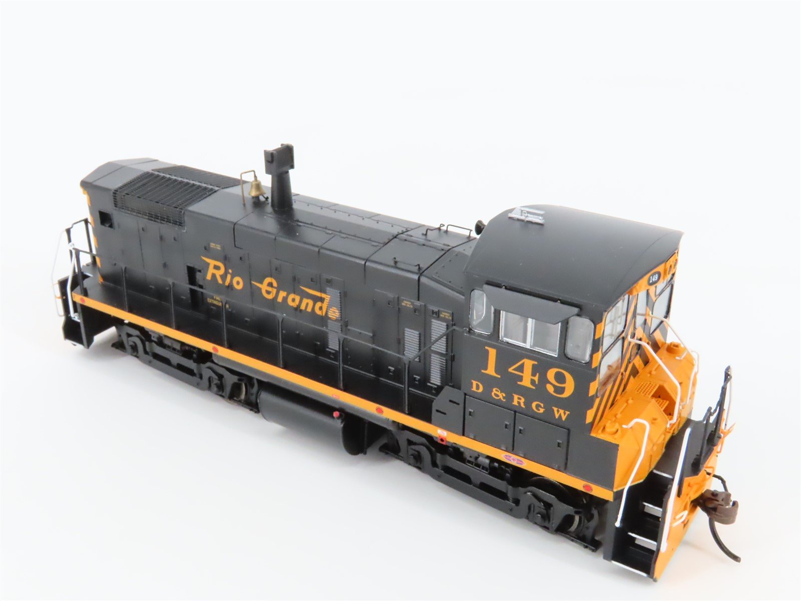 Athearn G67425 HO BNSF RTR SD60M Diesel Locomotive with DCC