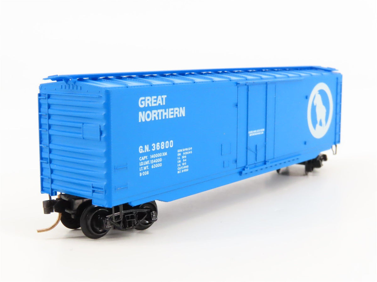 N Kadee Micro-Trains MTL 32020 GN Great Northern Big Sky Blue 50&#39; Box Car #36800