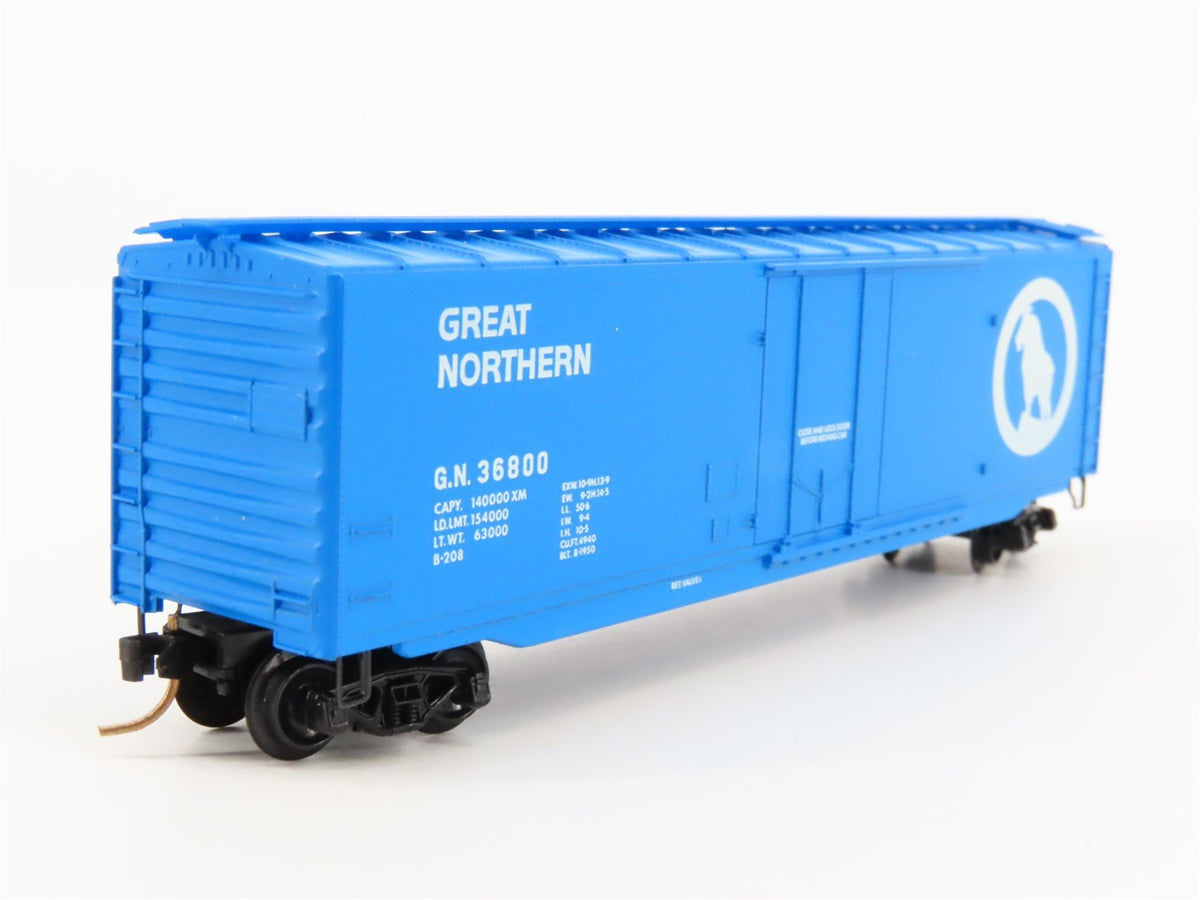 N Kadee Micro-Trains MTL 32020 GN Great Northern Big Sky Blue 50&#39; Box Car #36800