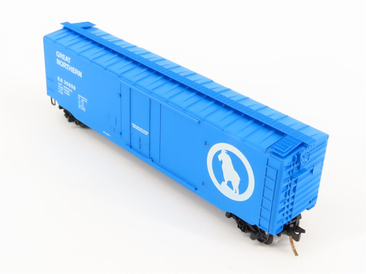 N Kadee Micro-Trains MTL 32020 GN Great Northern Big Sky Blue 50&#39; Box Car #36800