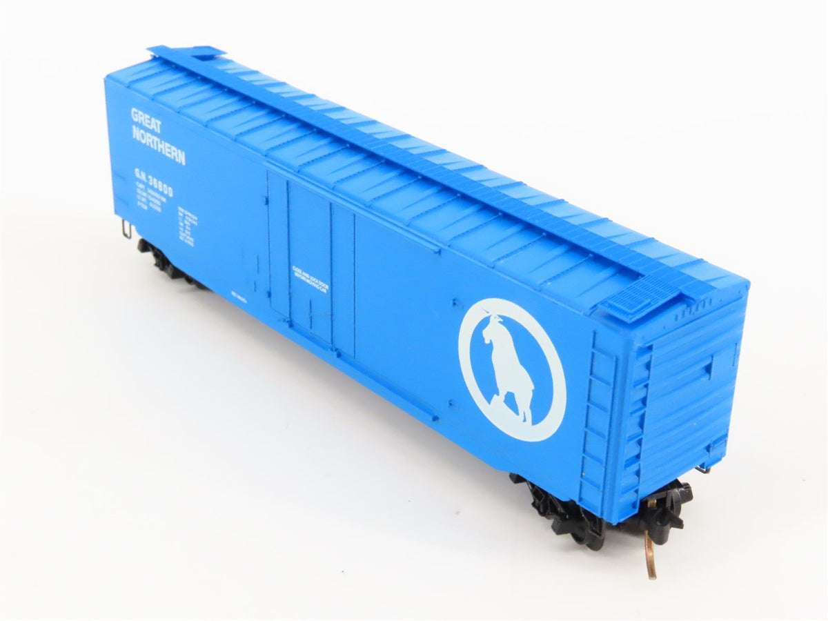 N Kadee Micro-Trains MTL 32020 GN Great Northern Big Sky Blue 50&#39; Box Car #36800