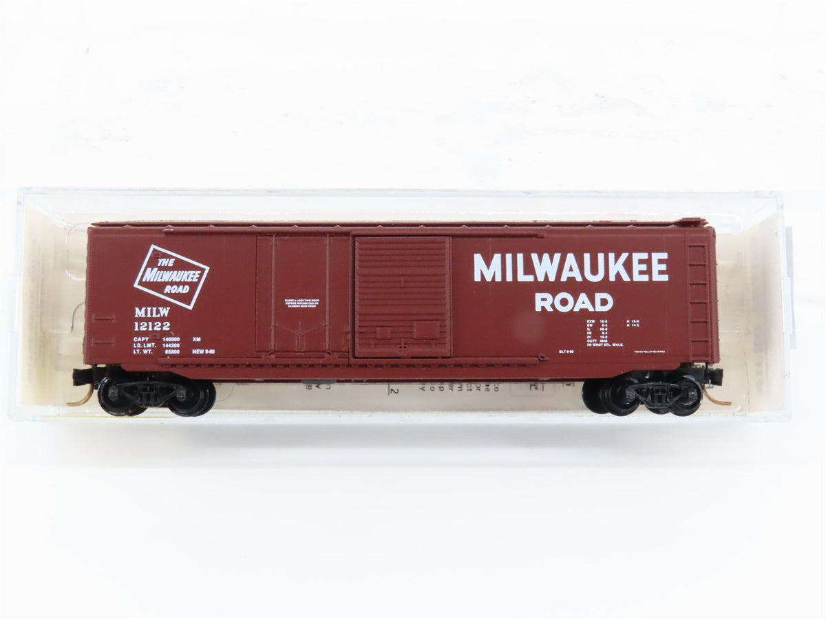 N Scale Kadee Micro-Trains MTL 33100 MILW Milwaukee Road 50&#39; Box Car #12122