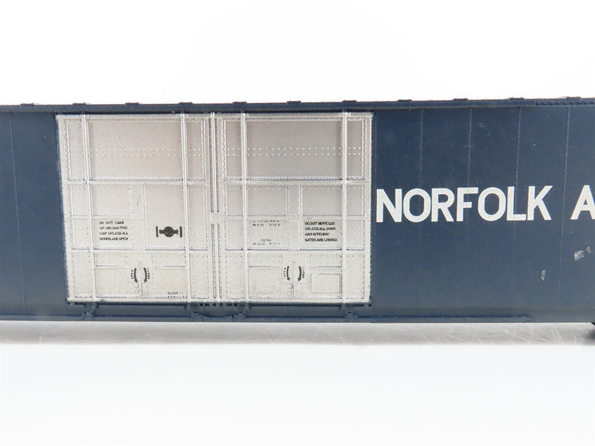 HO Athearn NW Norfolk &amp; Western 86&#39; Hi-Cube / Auto Box Car #355372 - Weathered