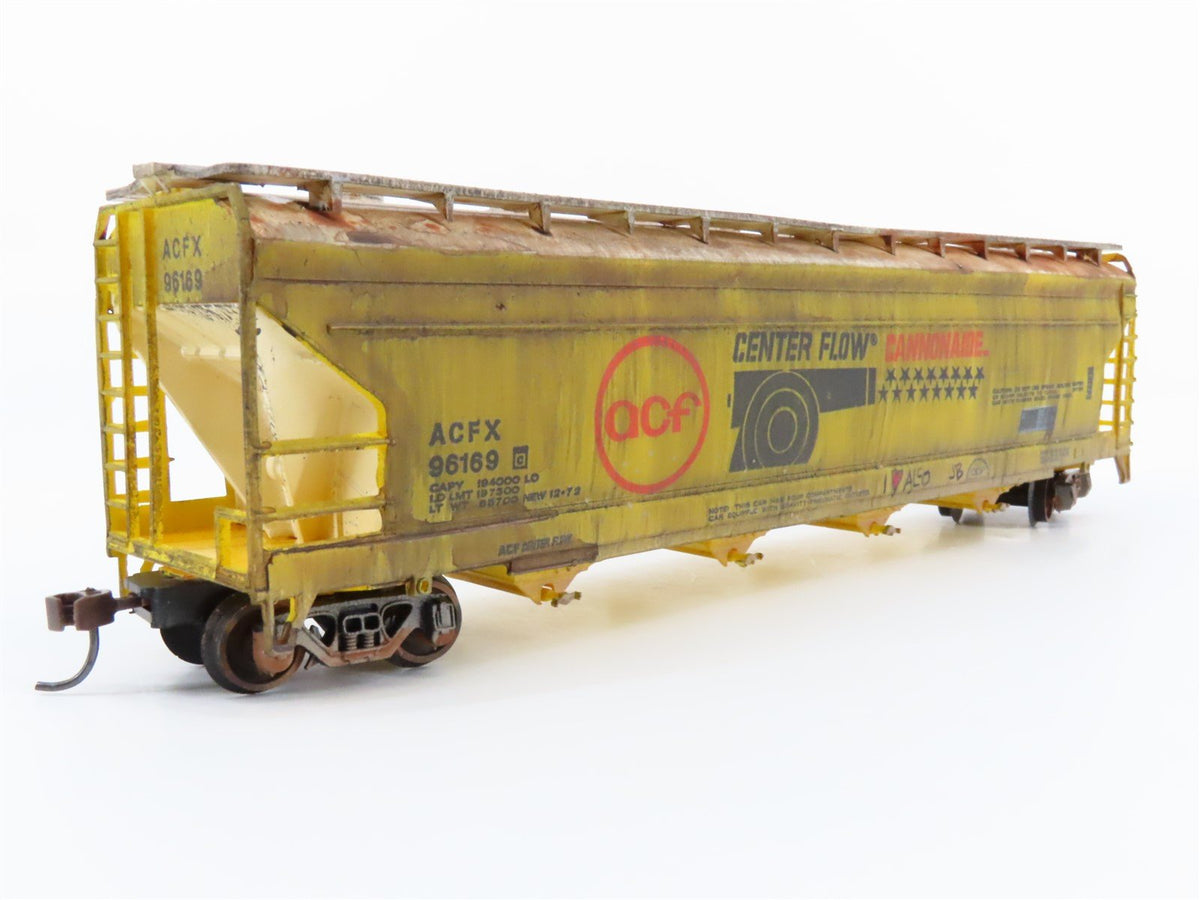 HO AHM ACFX &quot;Centerflow Cannonaide&quot; 4-Bay Covered Hopper - Weathered &amp; Graffiti