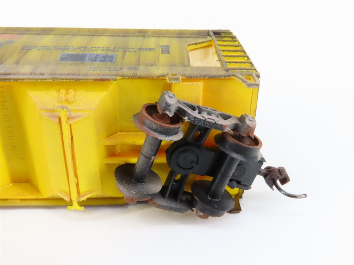 HO AHM ACFX &quot;Centerflow Cannonaide&quot; 4-Bay Covered Hopper - Weathered &amp; Graffiti