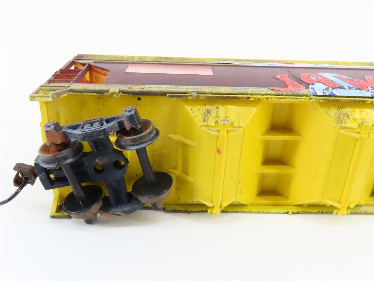 HO Scale TYCO ACFX 4-Bay Covered Hopper #173402 - Custom, Weathered &amp; Graffiti