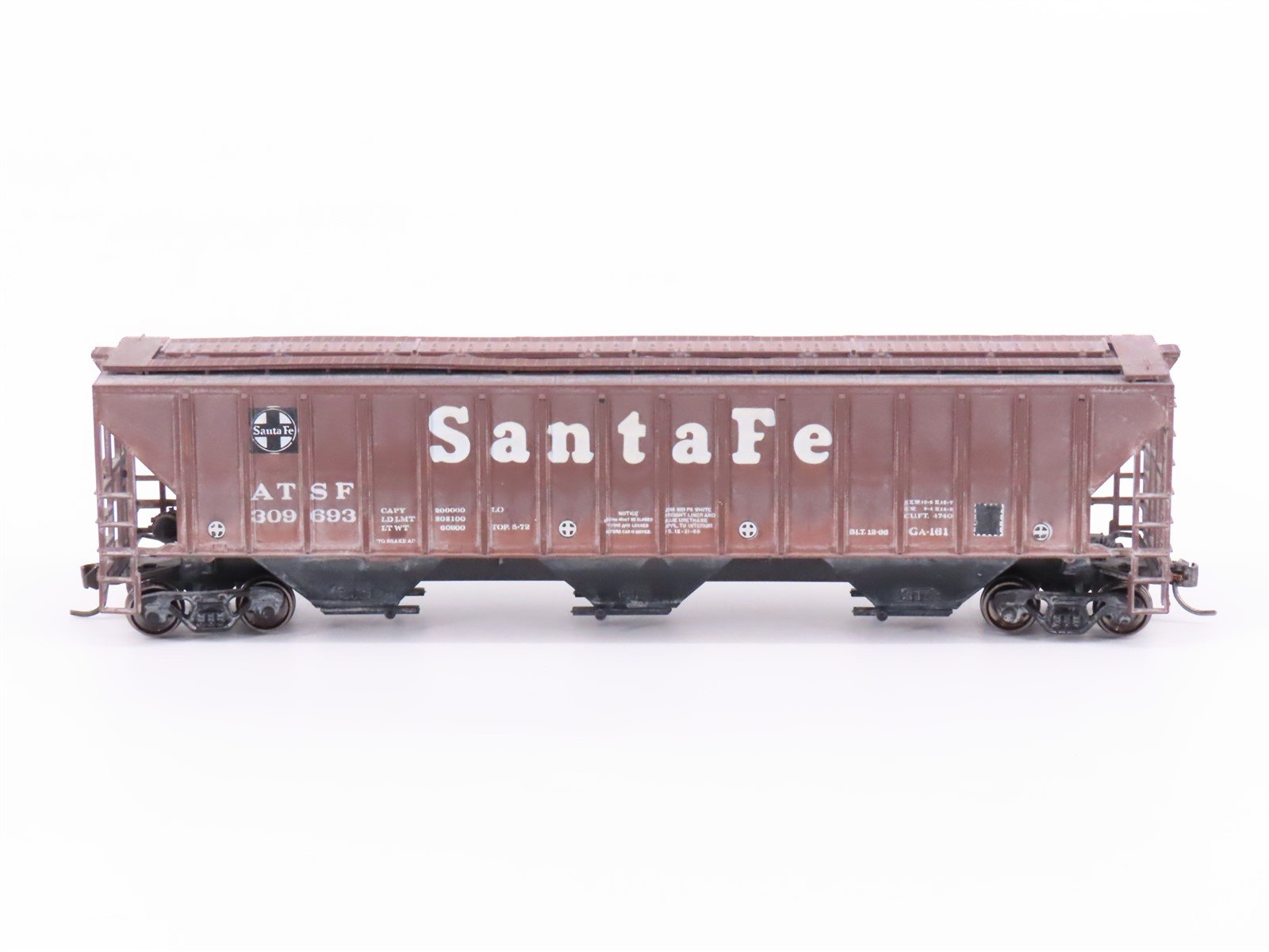 HO Scale Athearn ATSF Santa Fe 3-Bay Covered Hopper #309693 - Custom Weathered