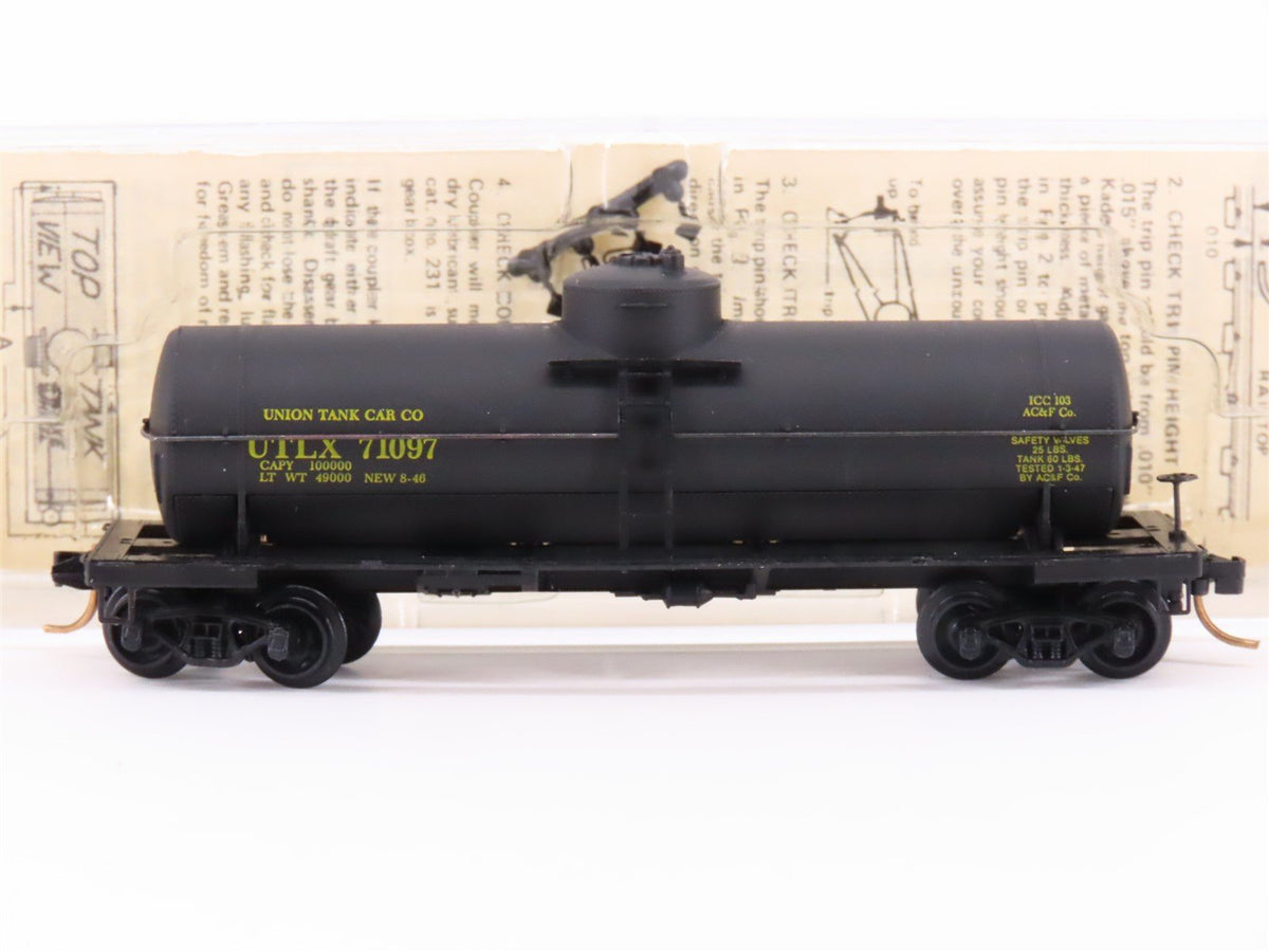 N Scale Kadee Micro-Trains MTL 65122 UTLX 39&#39; Single Dome Tank Car #71097