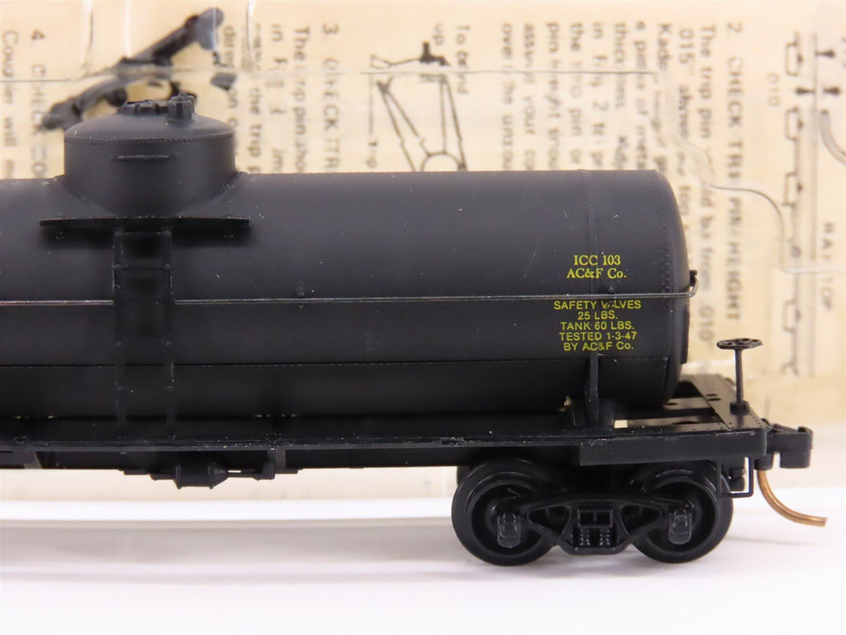 N Scale Kadee Micro-Trains MTL 65122 UTLX 39&#39; Single Dome Tank Car #71097