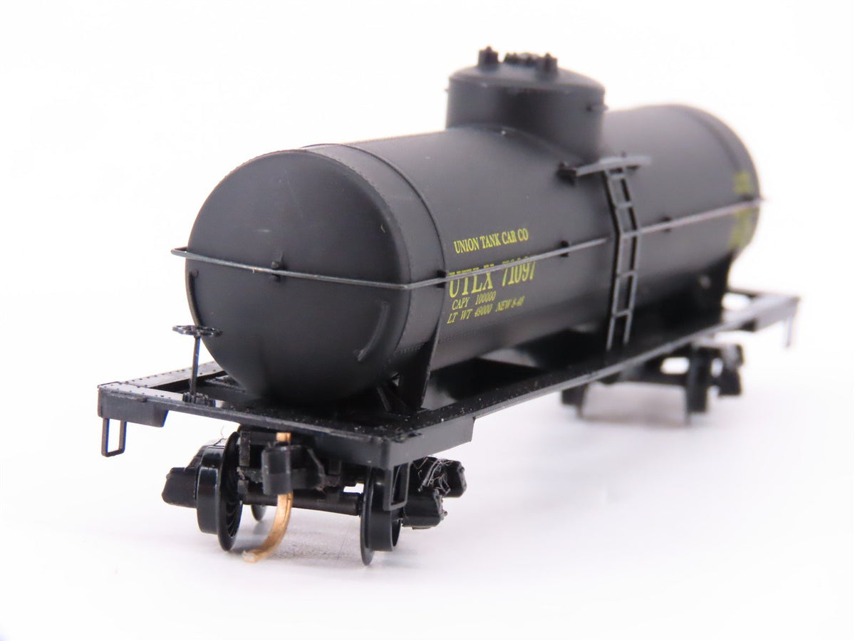 N Scale Kadee Micro-Trains MTL 65122 UTLX 39&#39; Single Dome Tank Car #71097