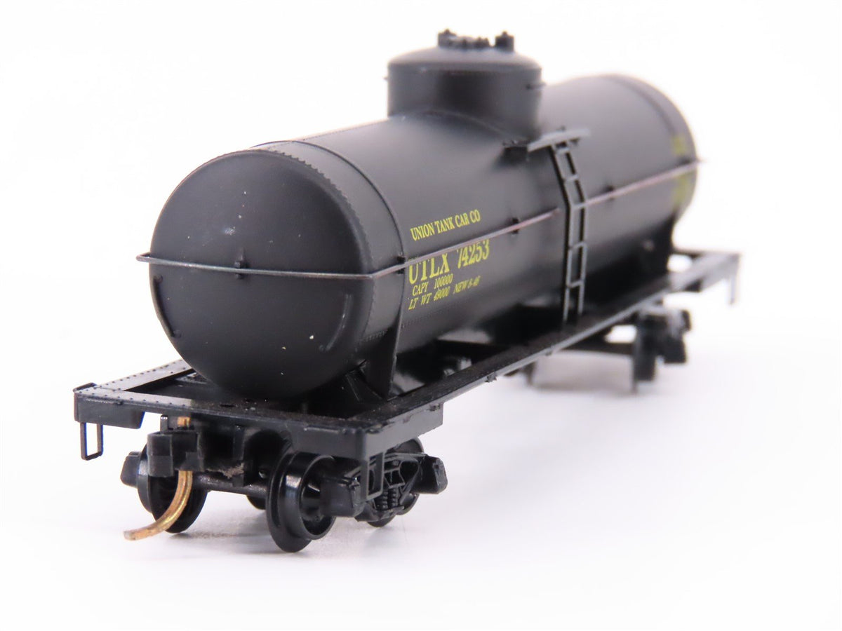 N Scale Kadee Micro-Trains MTL 65122 UTLX 39&#39; Single Dome Tank Car #74253