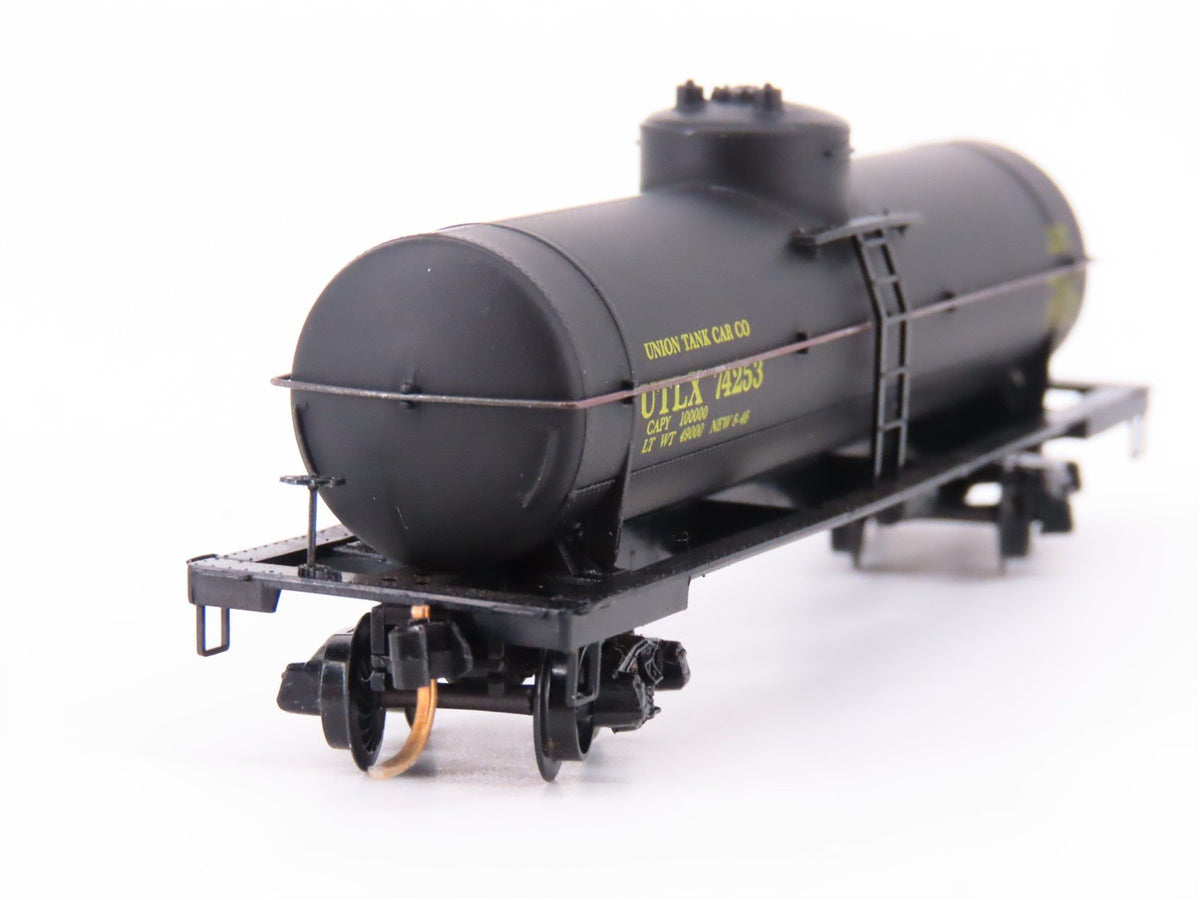 N Scale Kadee Micro-Trains MTL 65122 UTLX 39&#39; Single Dome Tank Car #74253