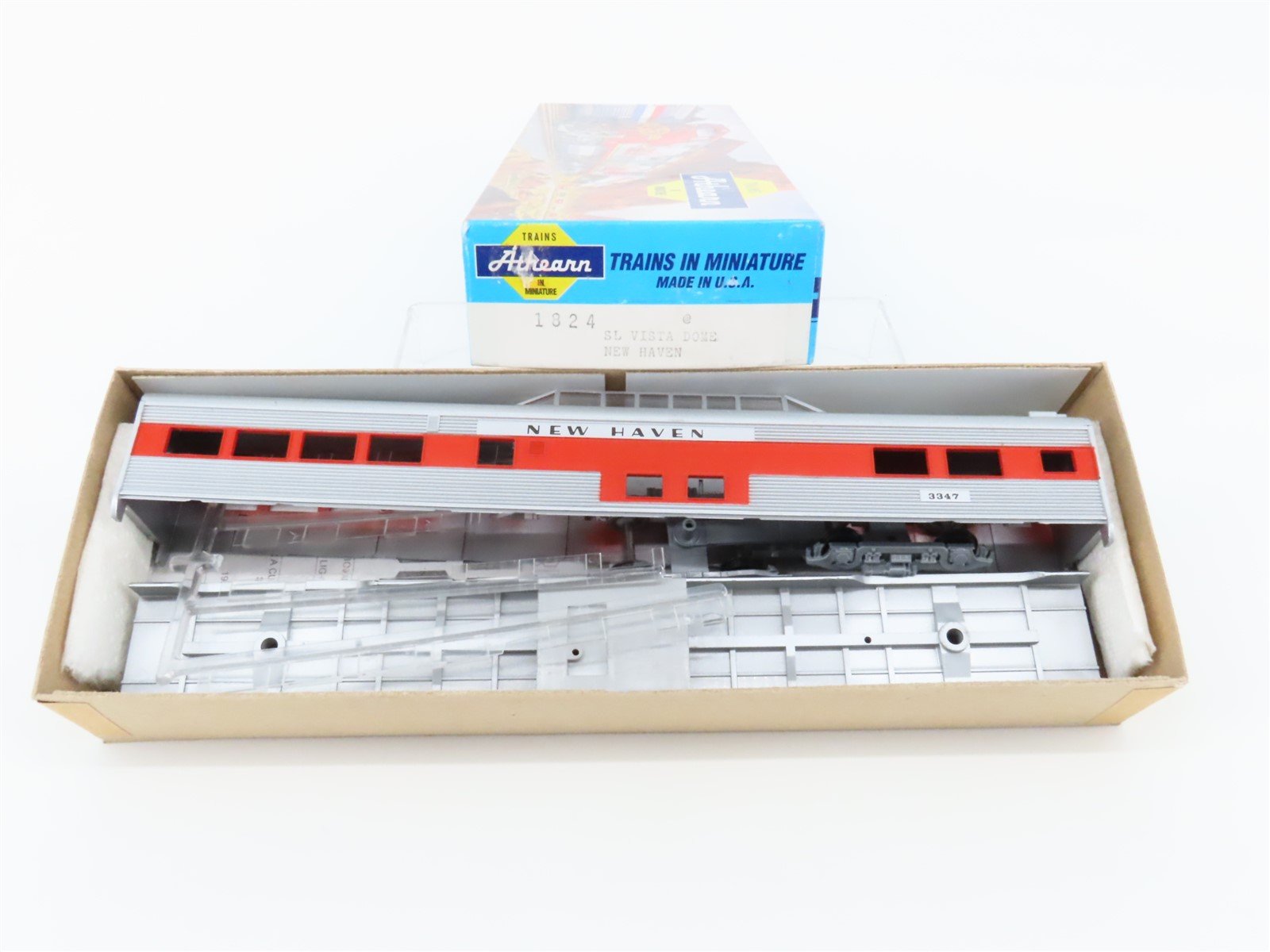 HO Athearn Kit #1824 NH New Haven Streamlined Vista Dome Passenger Car #3347