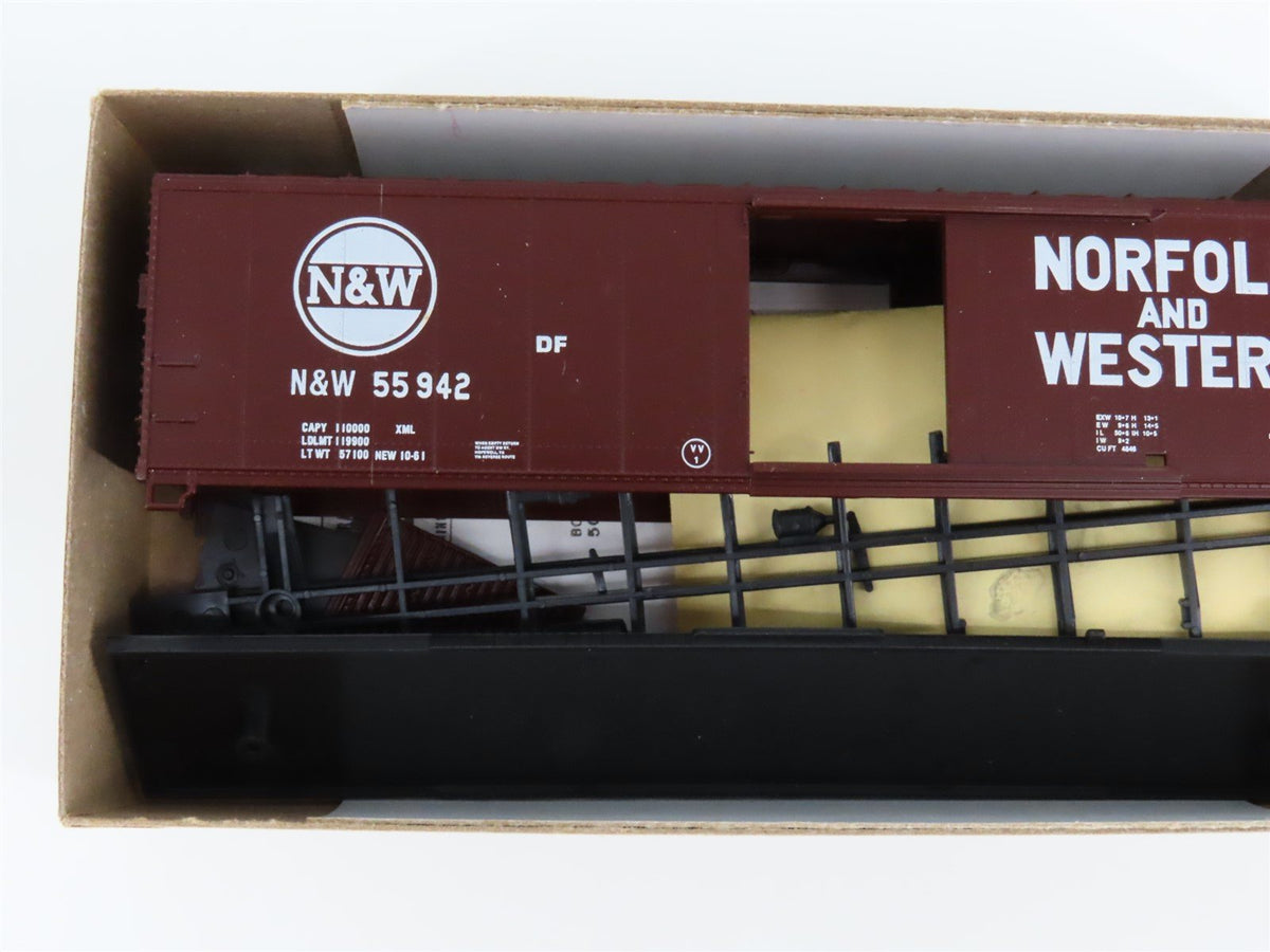 HO Scale Athearn / Rail Runner Kit #164 N&amp;W Norfolk &amp; Western 50&#39; Box Car #55942