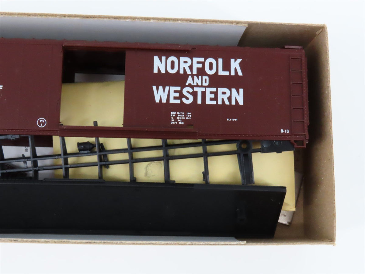 HO Scale Athearn / Rail Runner Kit #164 N&amp;W Norfolk &amp; Western 50&#39; Box Car #55942