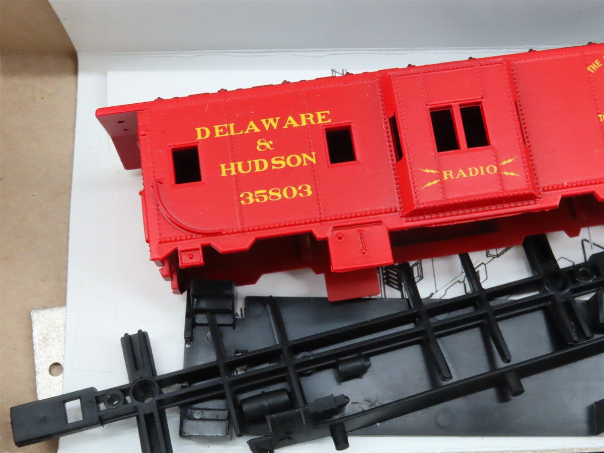 HO Athearn Kit 1168 DH Delaware &amp; Hudson &quot;Bridge Line&quot; Bay Window Caboose #35803