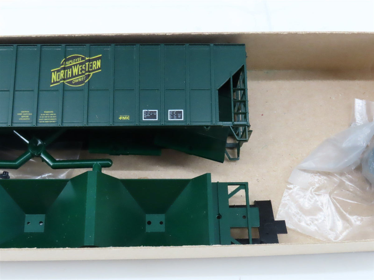 HO Roundhouse Kit #3523 CNW Chicago &amp; North Western 3-Bay Covered Hopper #178614