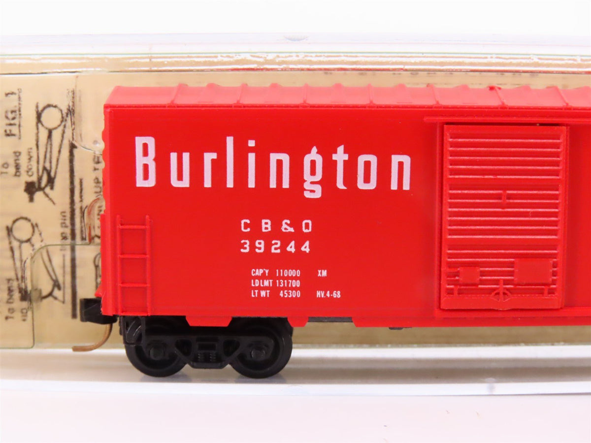 N Scale Kadee Micro-Trains MTL 24090 CB&amp;Q Burlington Route 40&#39; Box Car #39244