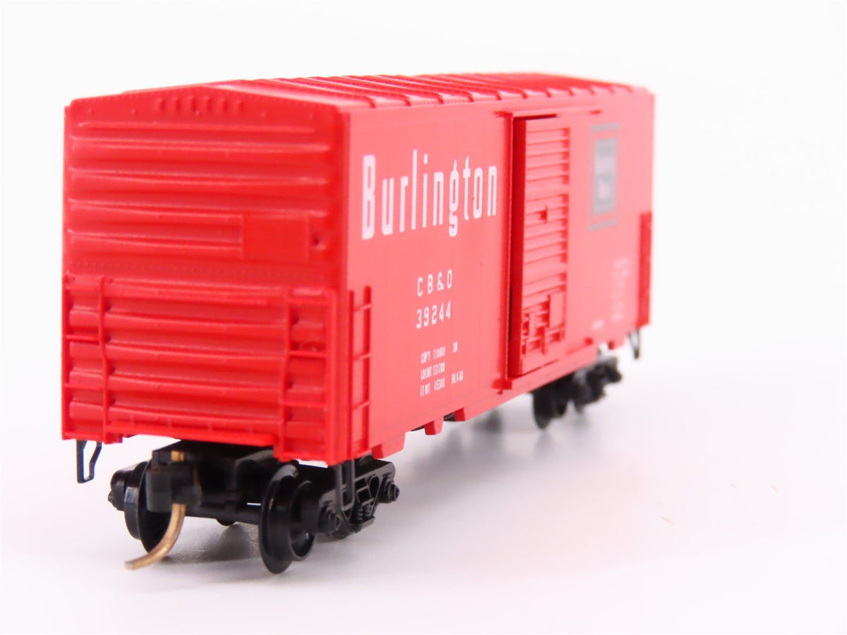 N Scale Kadee Micro-Trains MTL 24090 CB&amp;Q Burlington Route 40&#39; Box Car #39244