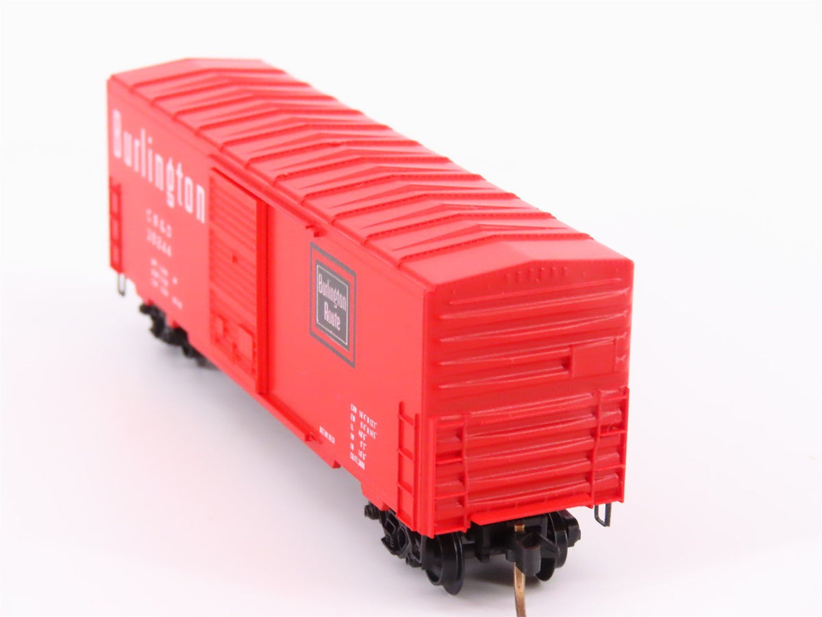 N Scale Kadee Micro-Trains MTL 24090 CB&amp;Q Burlington Route 40&#39; Box Car #39244