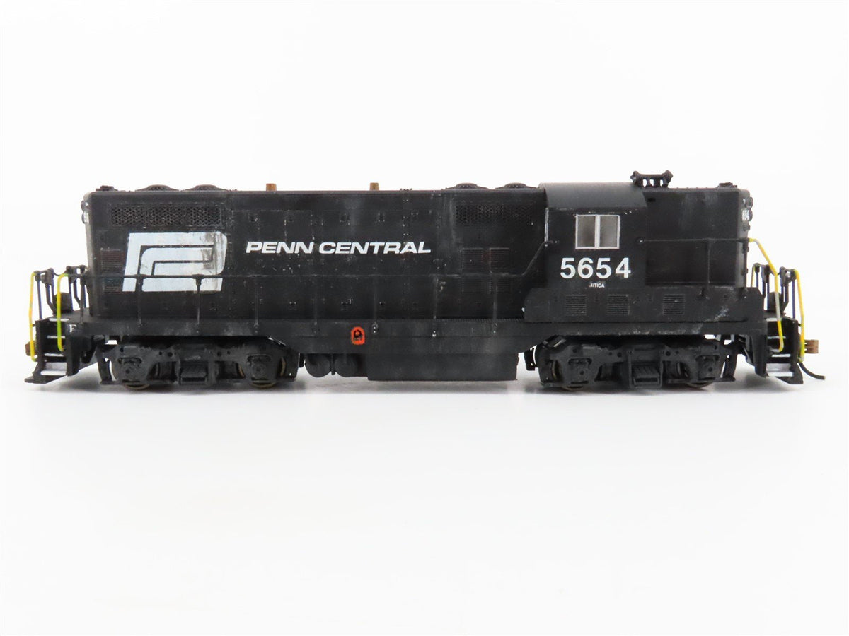 HO Scale KATO PC Penn Central EMD GP7 Diesel #5654 - Custom &amp; Weathered