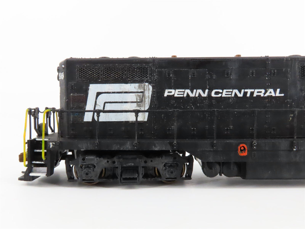 HO Scale KATO PC Penn Central EMD GP7 Diesel #5654 - Custom &amp; Weathered