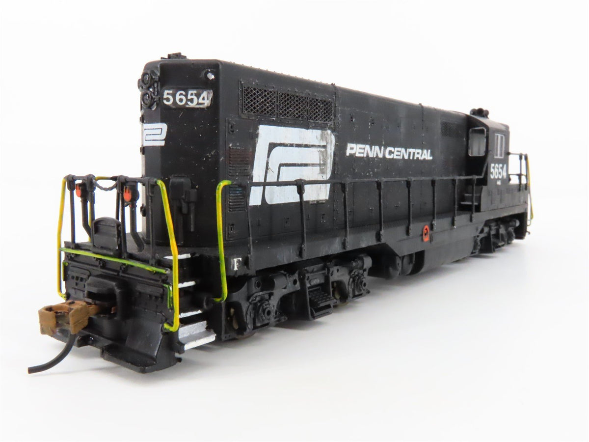 HO Scale KATO PC Penn Central EMD GP7 Diesel #5654 - Custom &amp; Weathered