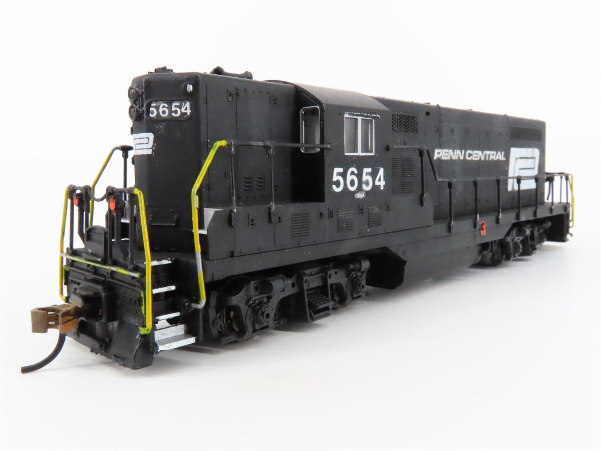 HO Scale KATO PC Penn Central EMD GP7 Diesel #5654 - Custom &amp; Weathered