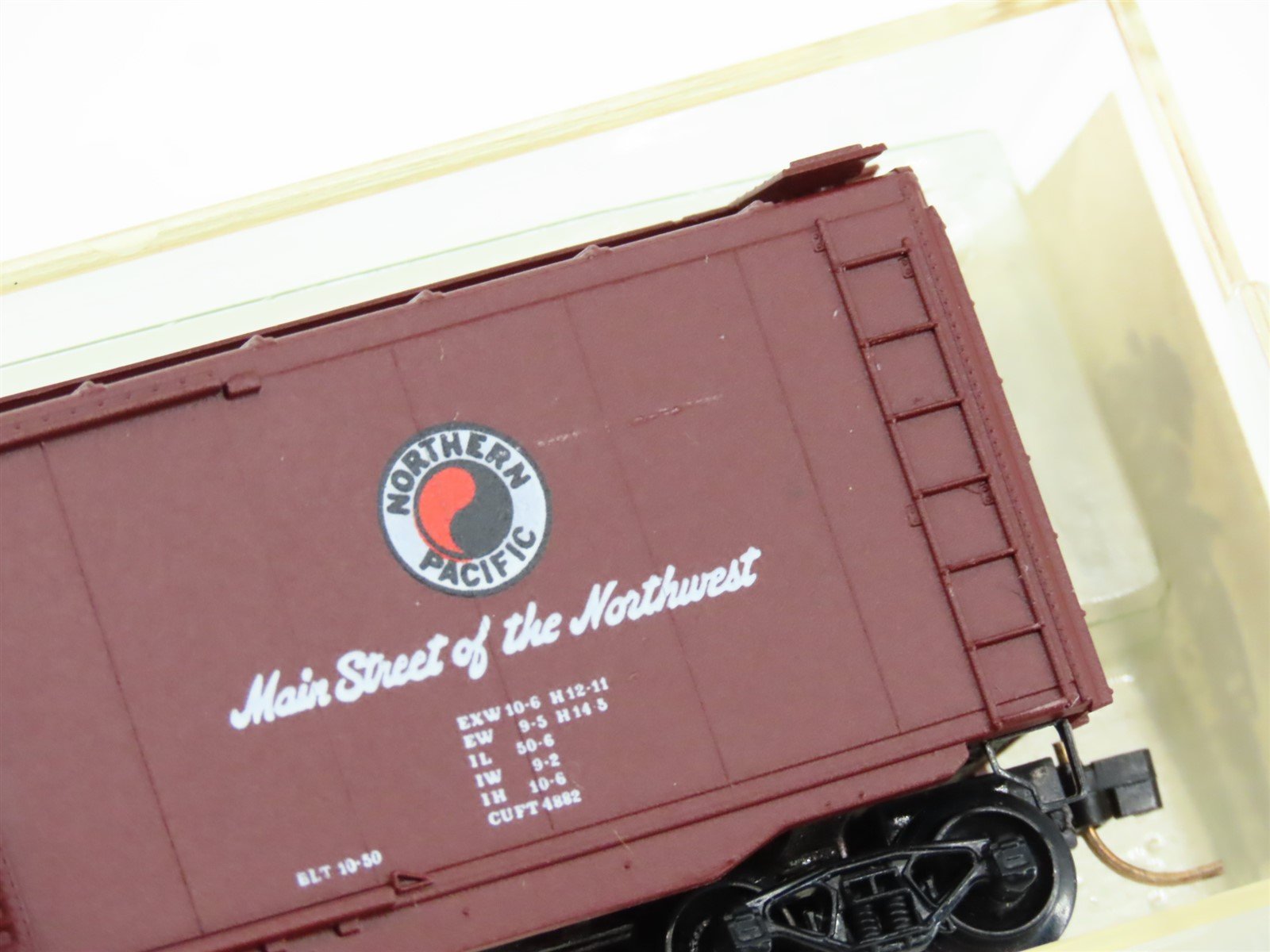 N Kadee Micro-Trains MTL 31060 NP Main Street of the Northwest 50' Boxcar #31468