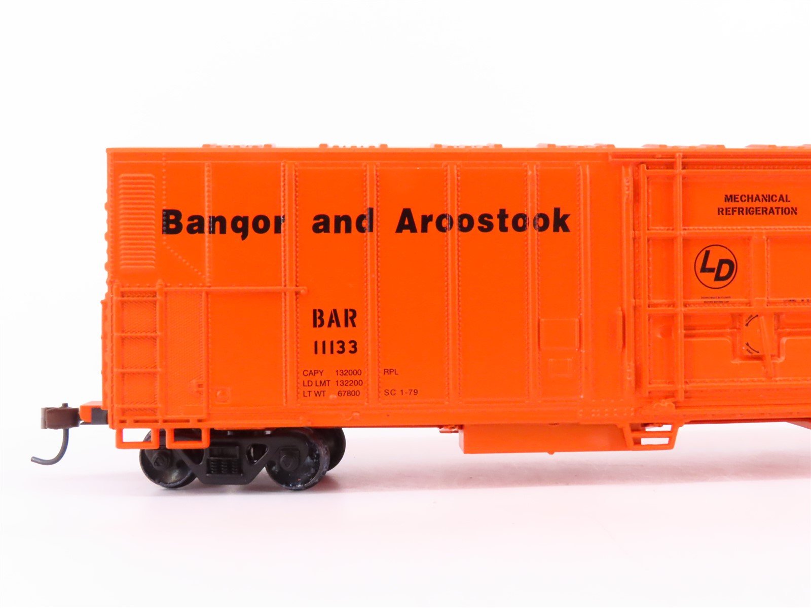 HO Scale Athearn 7102 BAR Bangor & Aroostook 57' Mech Reefer #11133