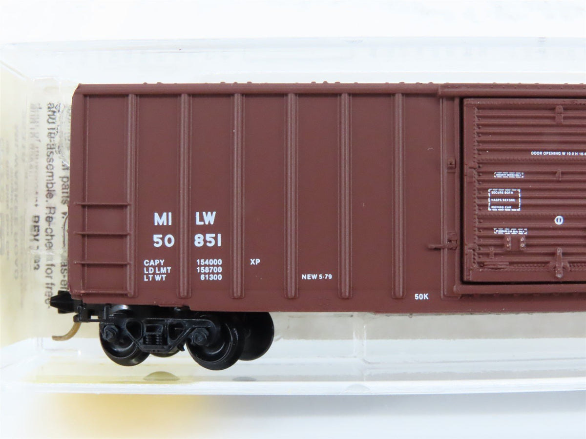 N Scale Micro-Trains MTL 25310 MILW Milwaukee Road 50&#39; Plug Door Box Car #50851