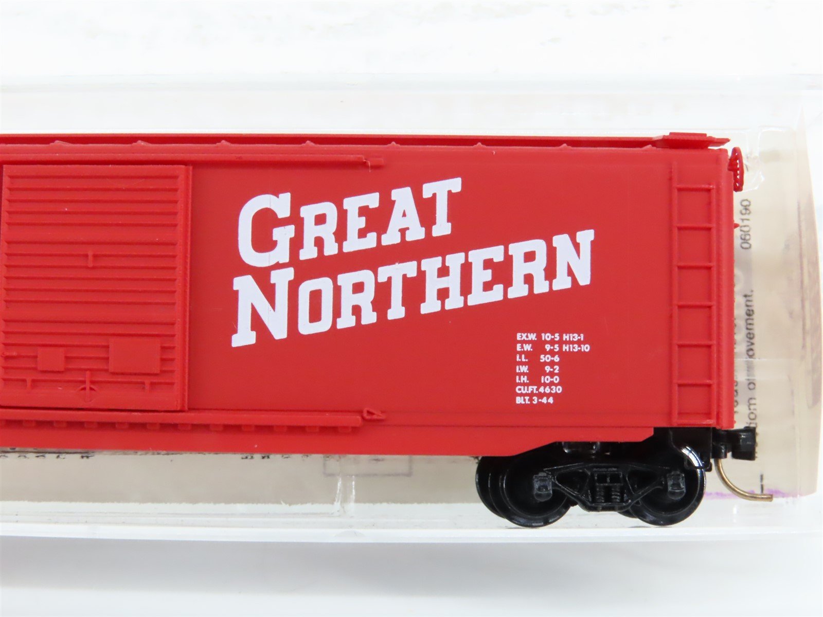 N Scale Micro-Trains MTL 33010 GN Great Northern Railroad 50' Box Car #17833