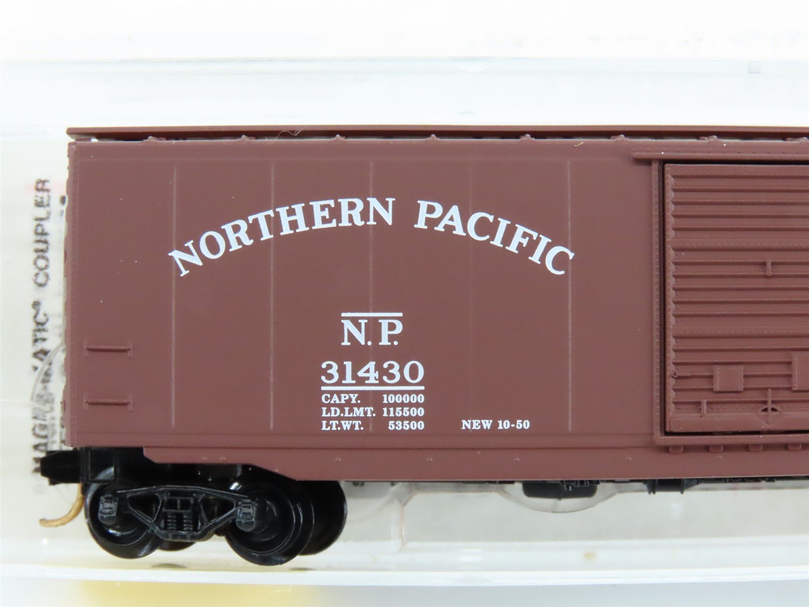N Micro-Trains MTL 31060 NP Main Street Of The Northwest 50' Box Car #31430