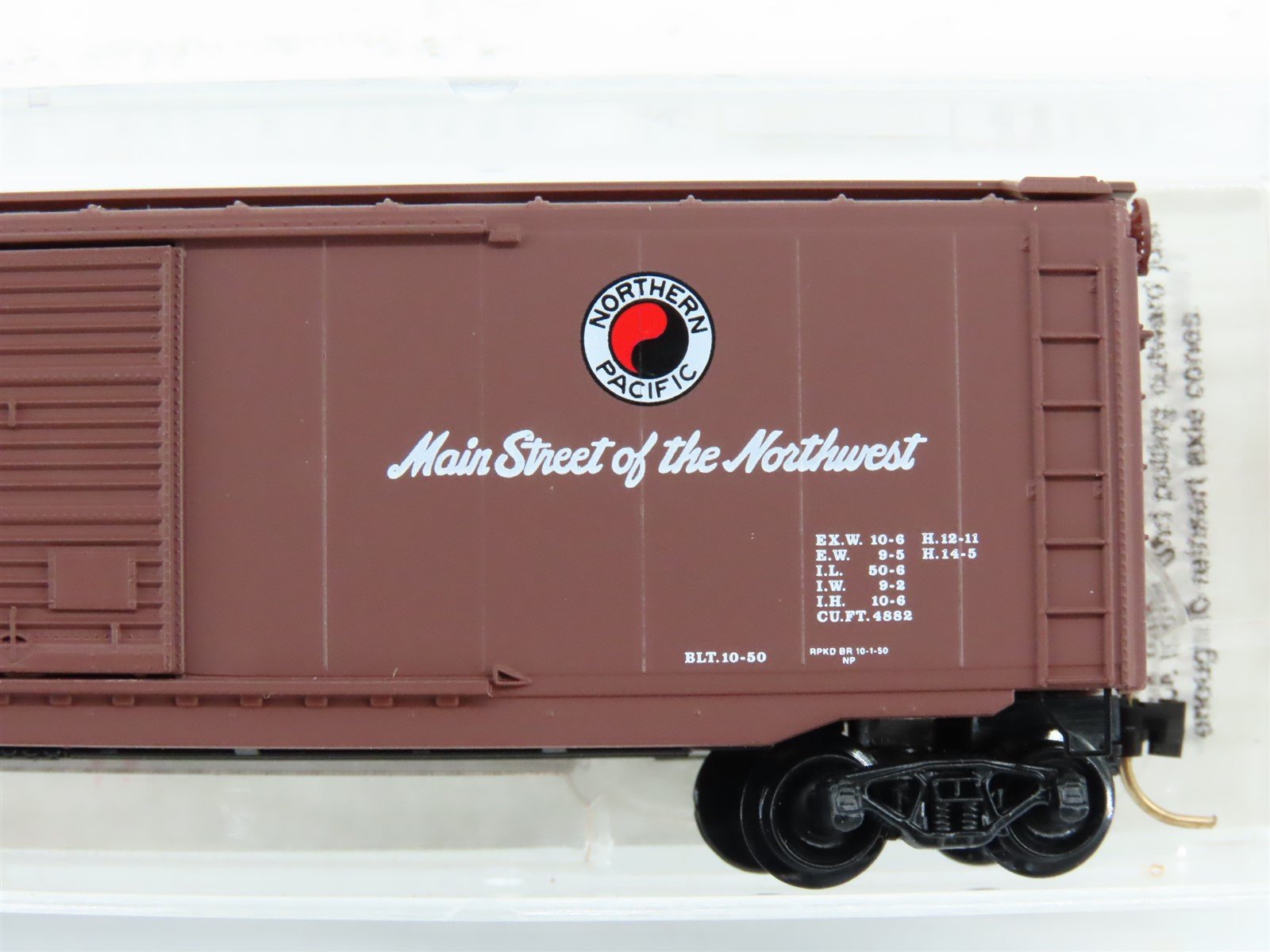 N Micro-Trains MTL 31060 NP Main Street Of The Northwest 50' Box Car #31430