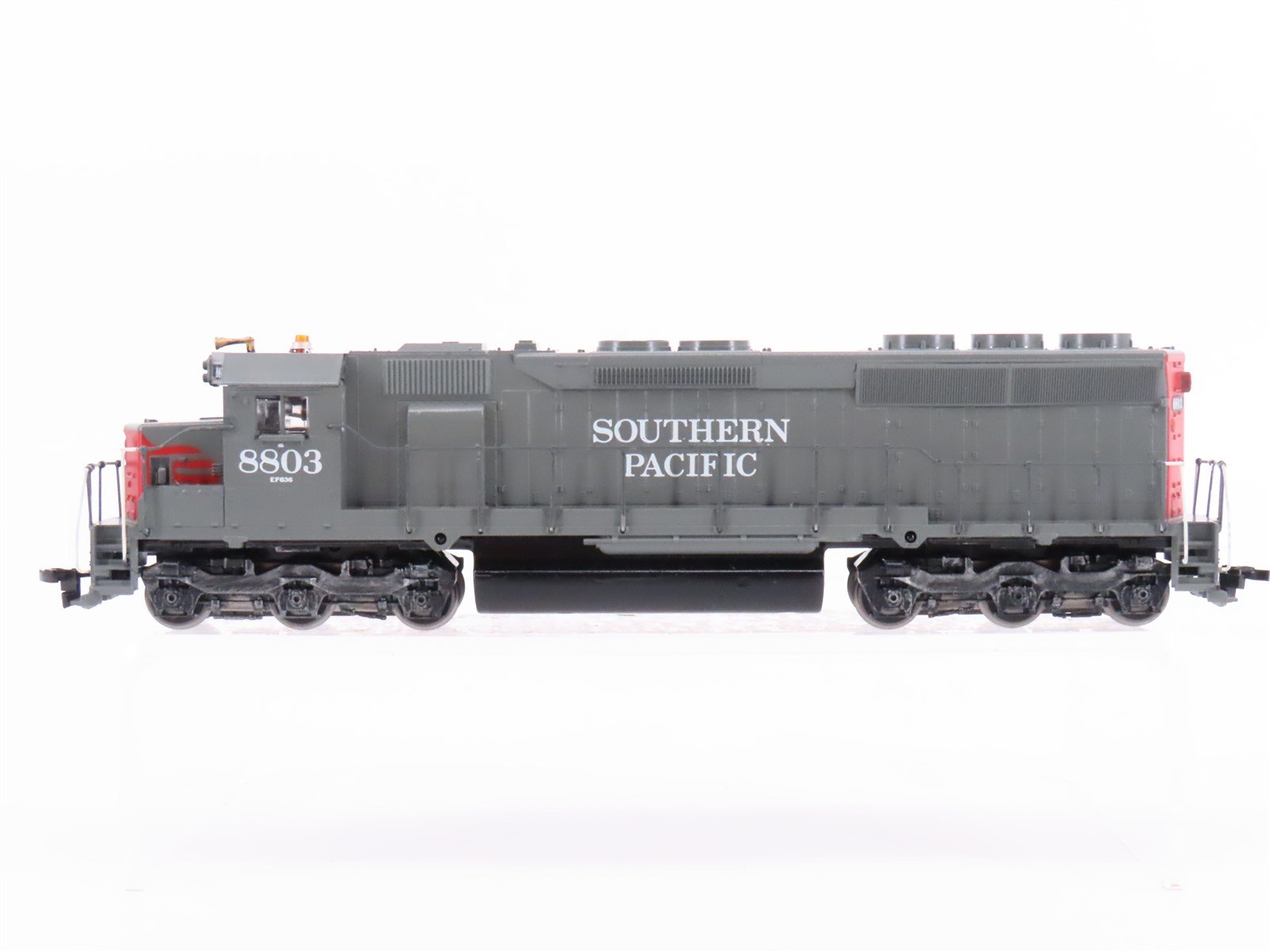 HO Scale Athearn SP Southern Pacific "Bloody Nose" EMD SD45 Diesel #8803