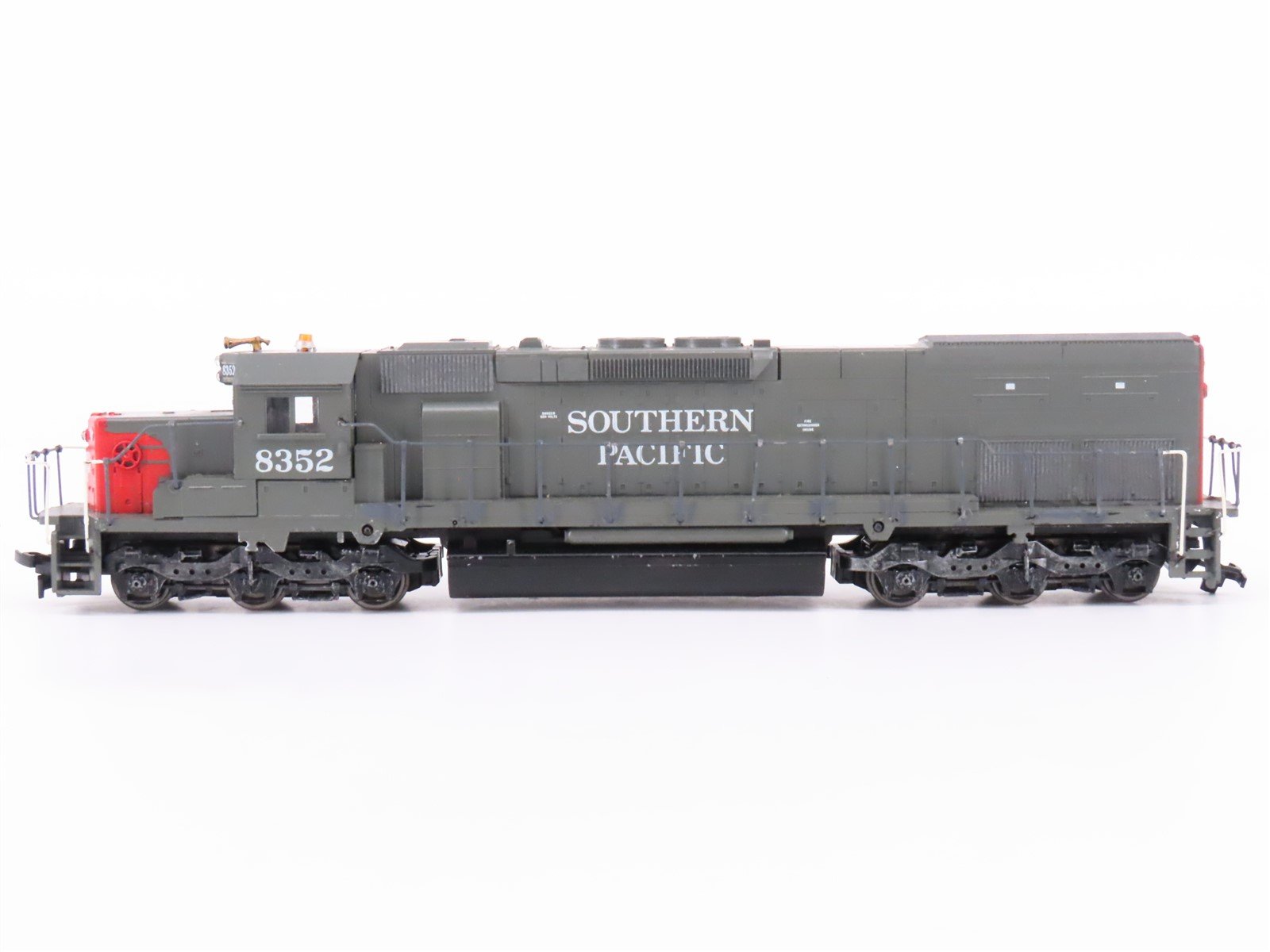 HO Scale Athearn SP Southern Pacific "Bloody Nose" EMD SD40T-2 Diesel #8352