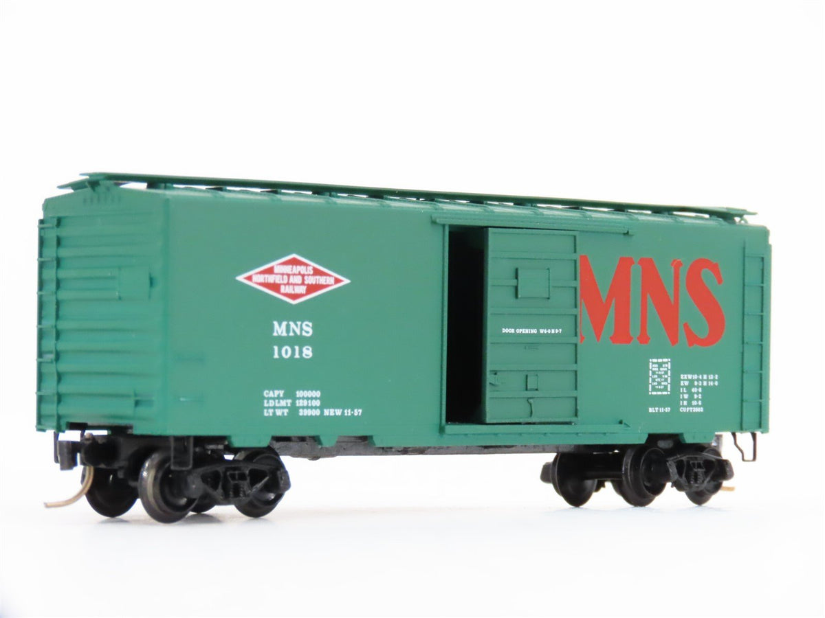 N Scale Kadee Micro-Trains MTL 20840 MNS Railway 40&#39; Single Door Box Car #1018