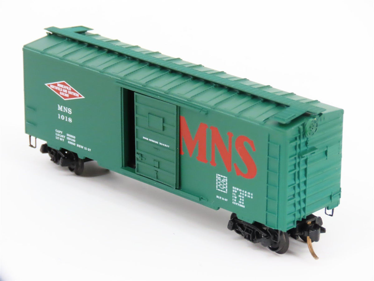 N Scale Kadee Micro-Trains MTL 20840 MNS Railway 40&#39; Single Door Box Car #1018