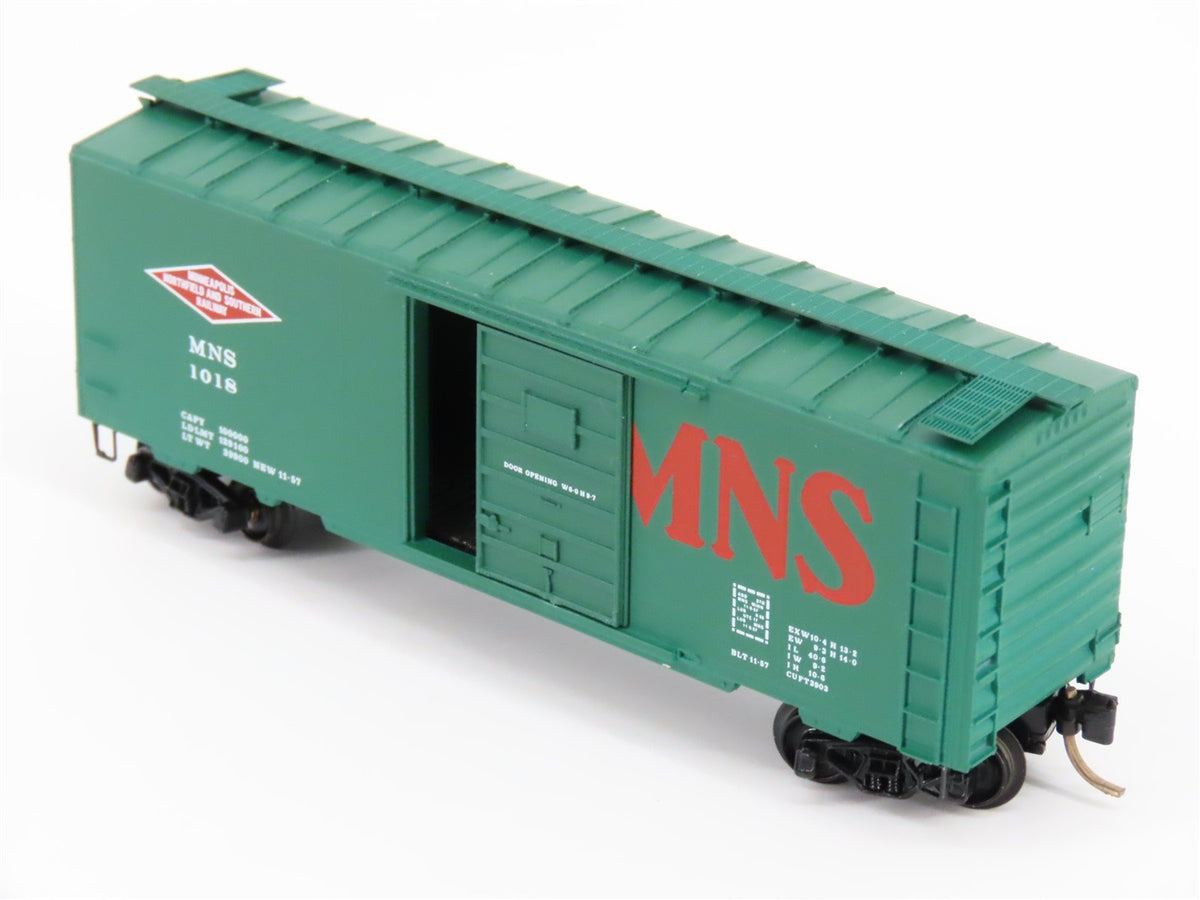 N Scale Kadee Micro-Trains MTL 20840 MNS Railway 40&#39; Single Door Box Car #1018