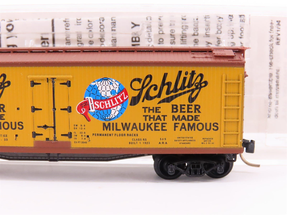 N Scale Micro-Trains MTL 49420 URTC Schlitz Beer 40&#39; Wood Reefer #92132