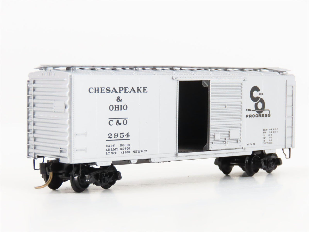 N Scale Kadee Micro-Trains MTL 20820 C&amp;O Chesapeake &amp; Ohio 40&#39; Box Car #2954