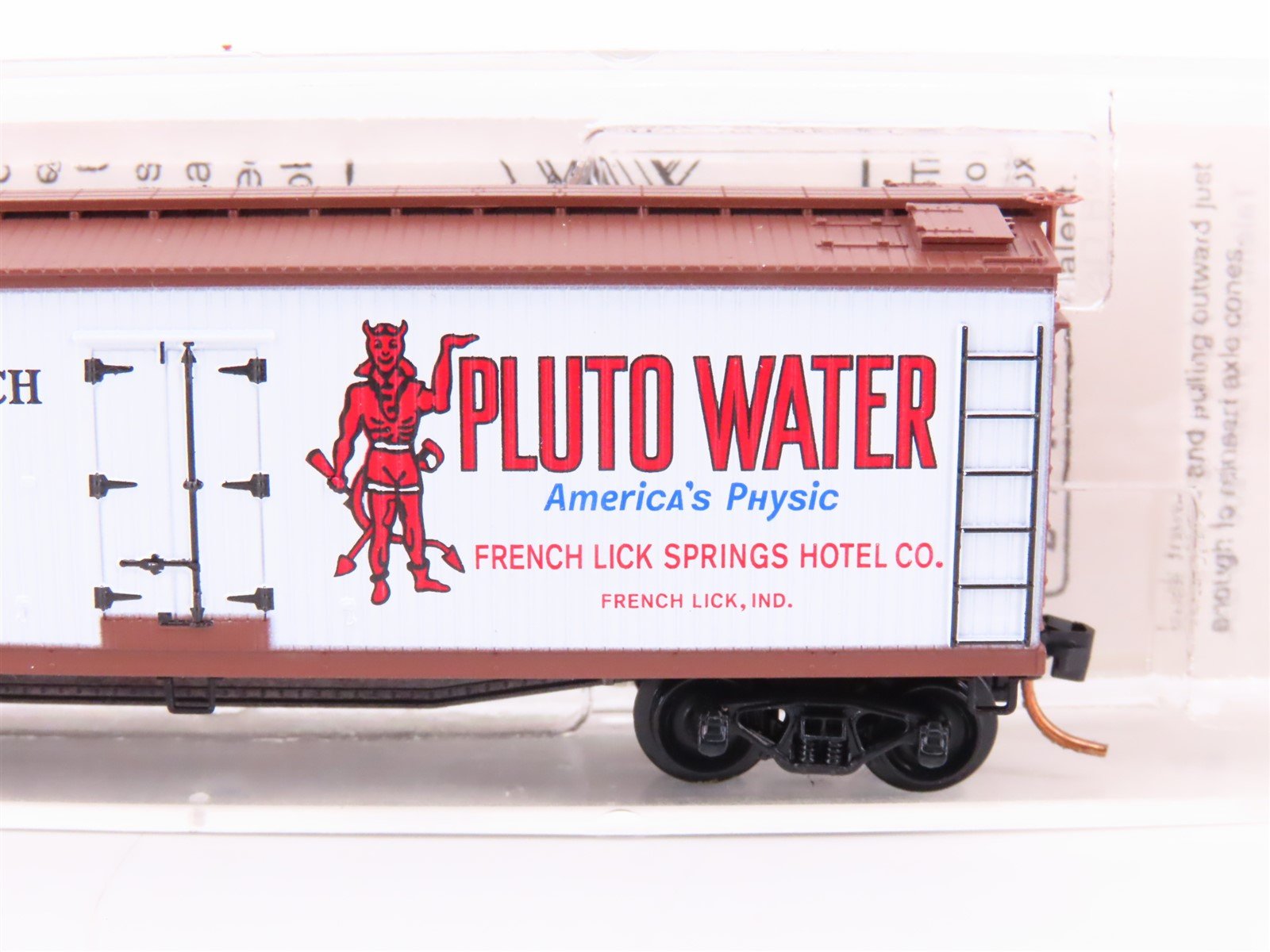 N Micro-Trains MTL 49490 NADX Pluto Water 40' Double-Sheathed Wood Reefer #2688